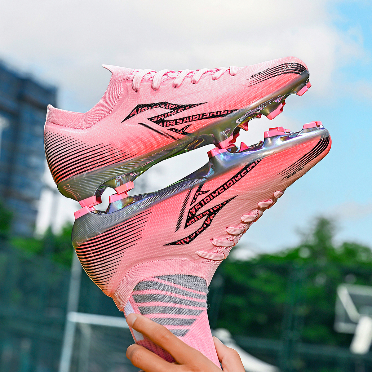 3618J035FS-Low-Cut Soccer Shoes with Holographic Gold Sole, Sizes 35-45 — 2