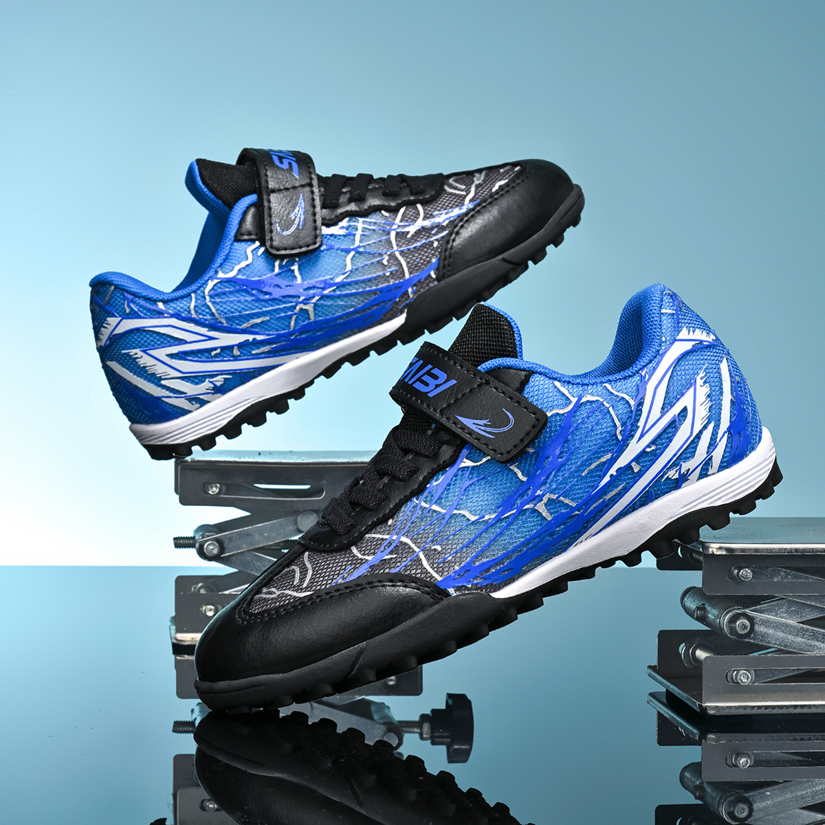 2033S-Kids' Mesh Upper Soccer Shoes Sizes 28-39 — 2