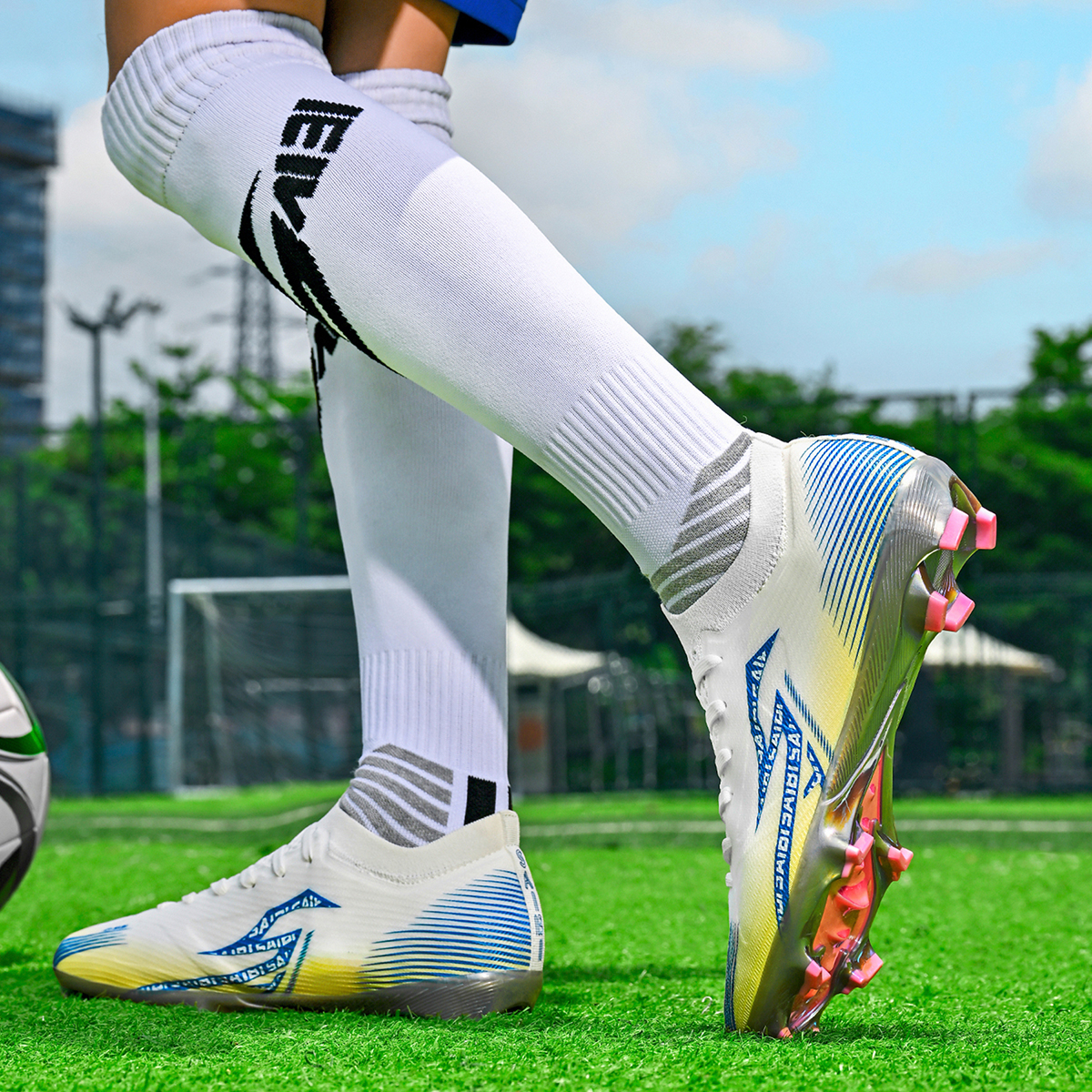 3618J035FS-Low-Cut Soccer Shoes with Holographic Gold Sole, Sizes 35-45 — 11